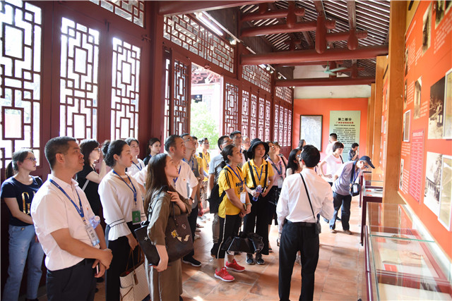 1563421549715408.jpg 01学习重温红色历史.jpg